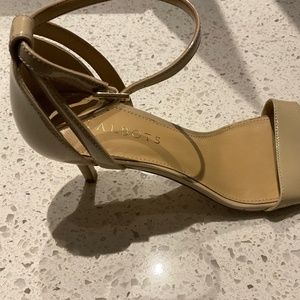 Talbot’s 7.5 M / camel open-toe sandal / ankle strap, kitten heel